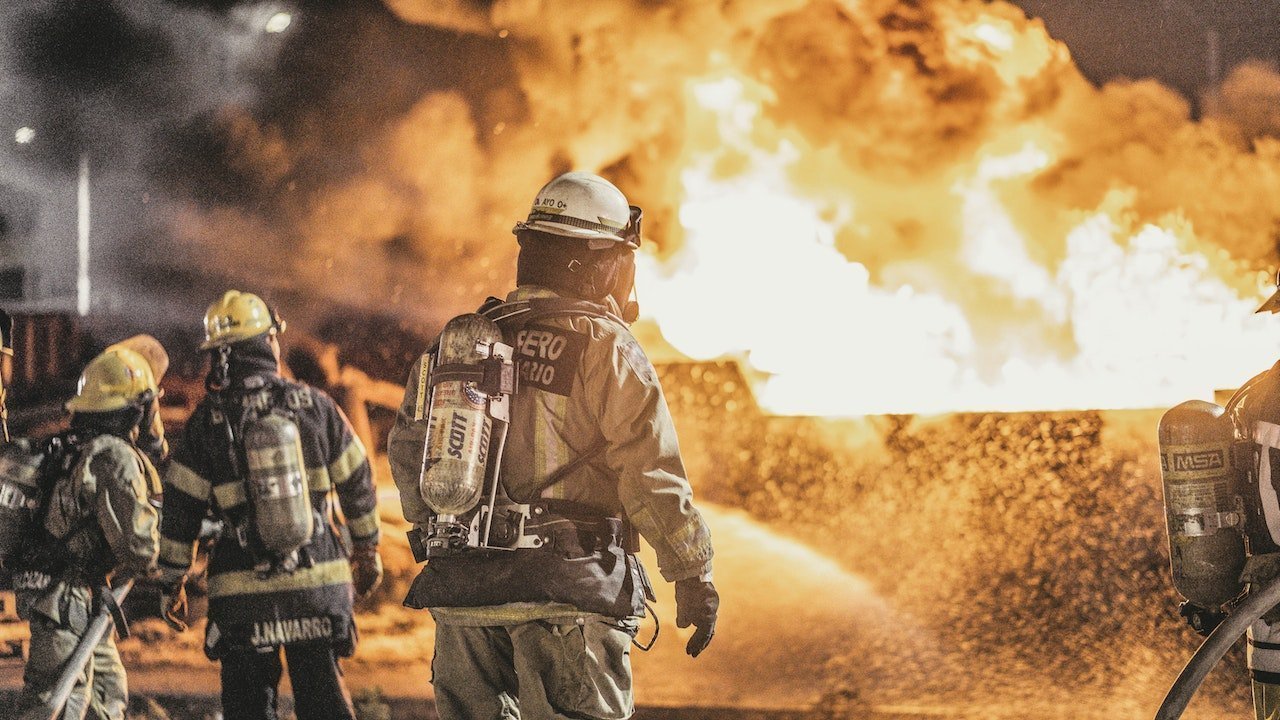 Massive Fire Engulfs City Block, Emergency Services on High Alert